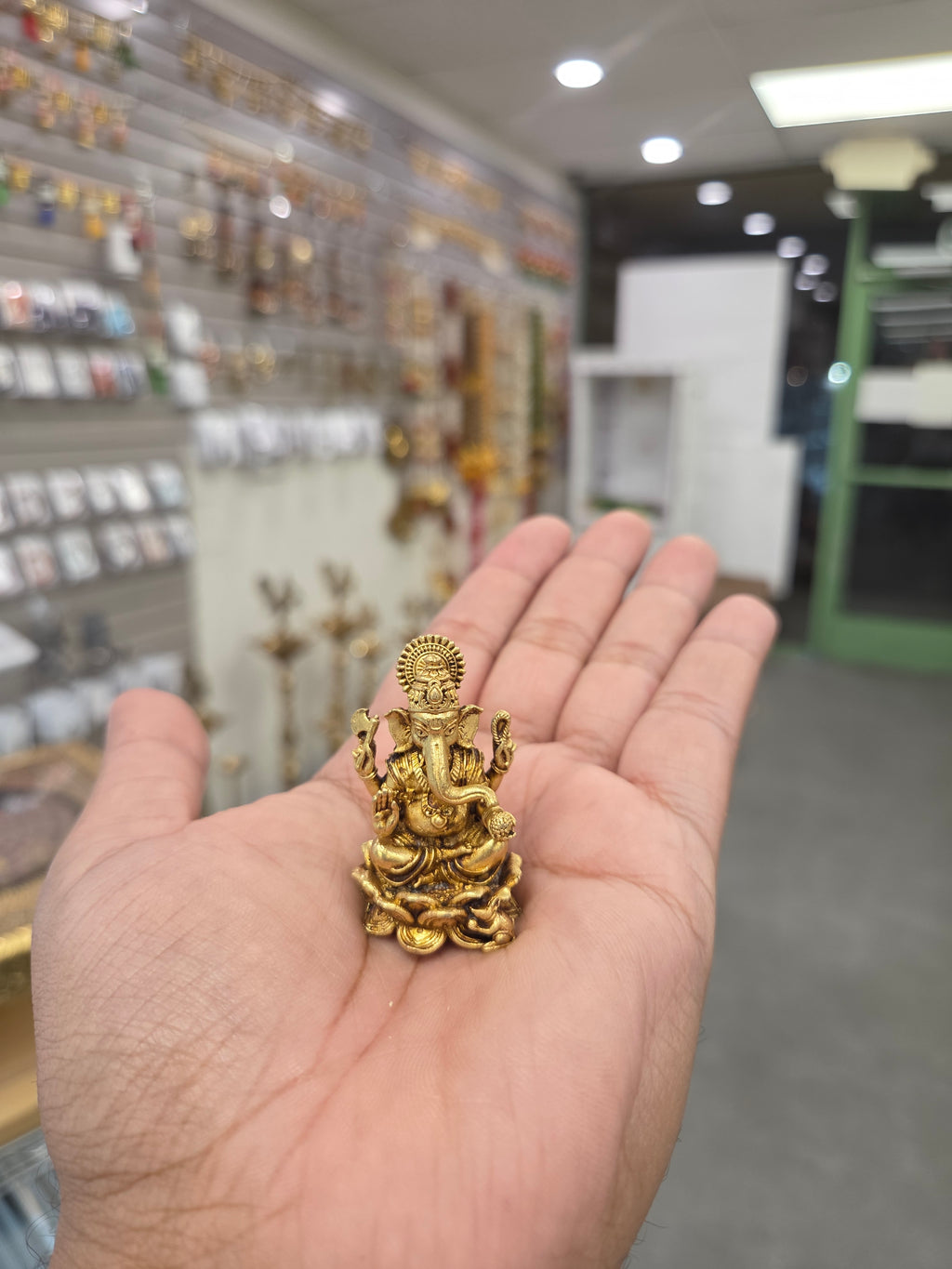 Small Lord Ganesha Idol on Decorative Base – Antique Gold Tone Hindu Statue