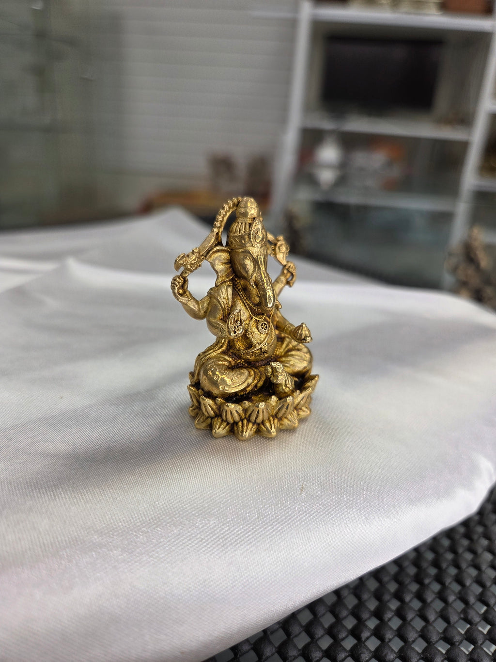 Lord Ganesha Idol on Lotus Base – Antique Gold Tone Hindu Statue