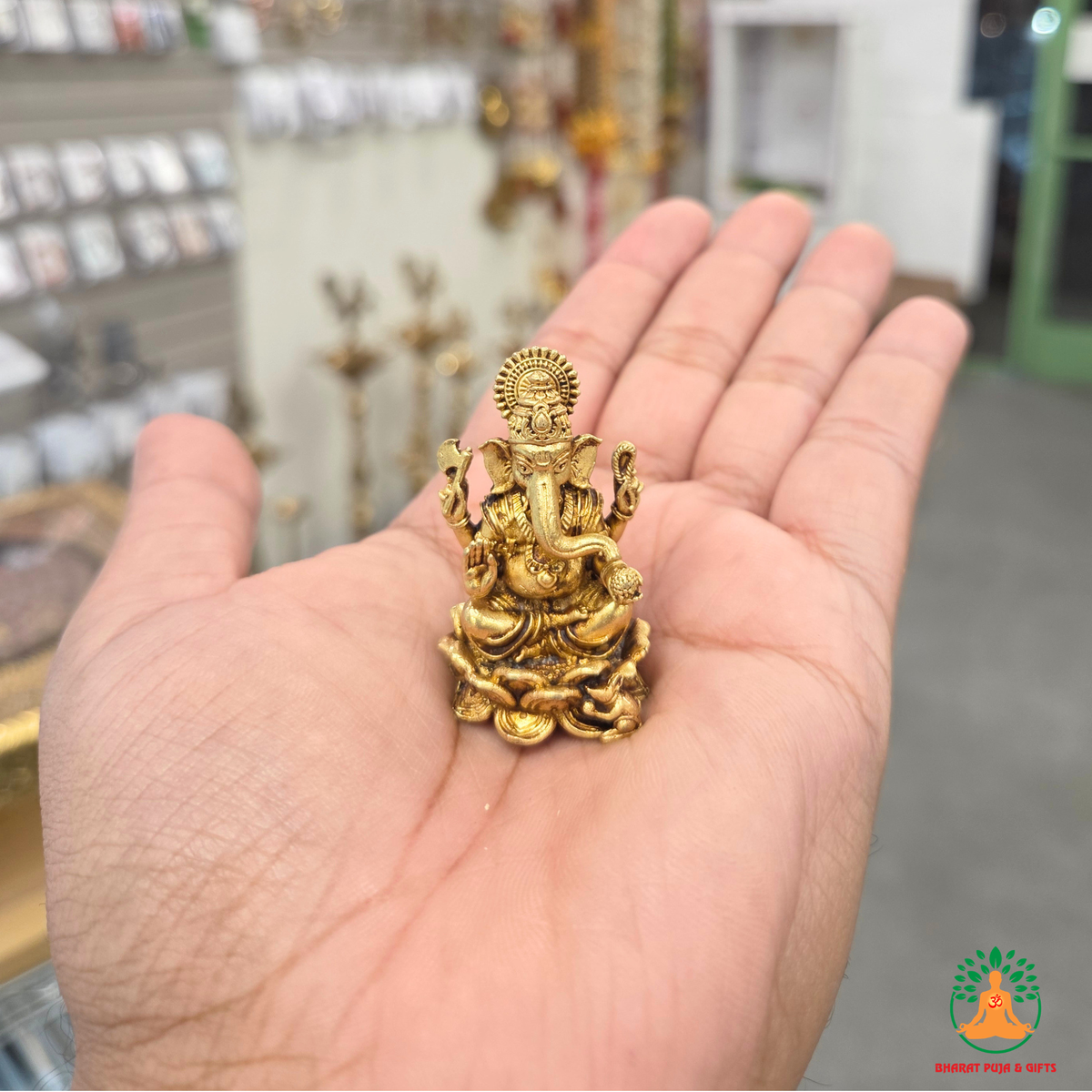 Small Lord Ganesha Idol on Decorative Base – Antique Gold Tone Hindu Statue