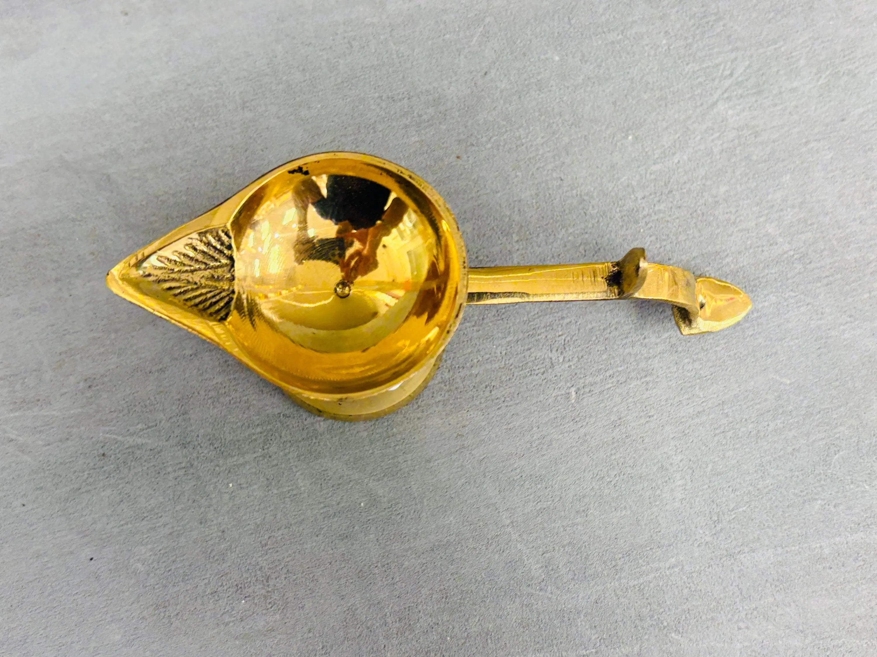 Brass Arti Diya with Handle | Brass Aarti Oil Lamp