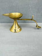 Brass Arti Diya with Handle | Brass Aarti Oil Lamp