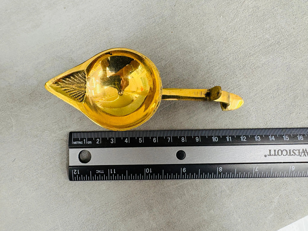 Brass Arti Diya with Handle | Brass Aarti Oil Lamp