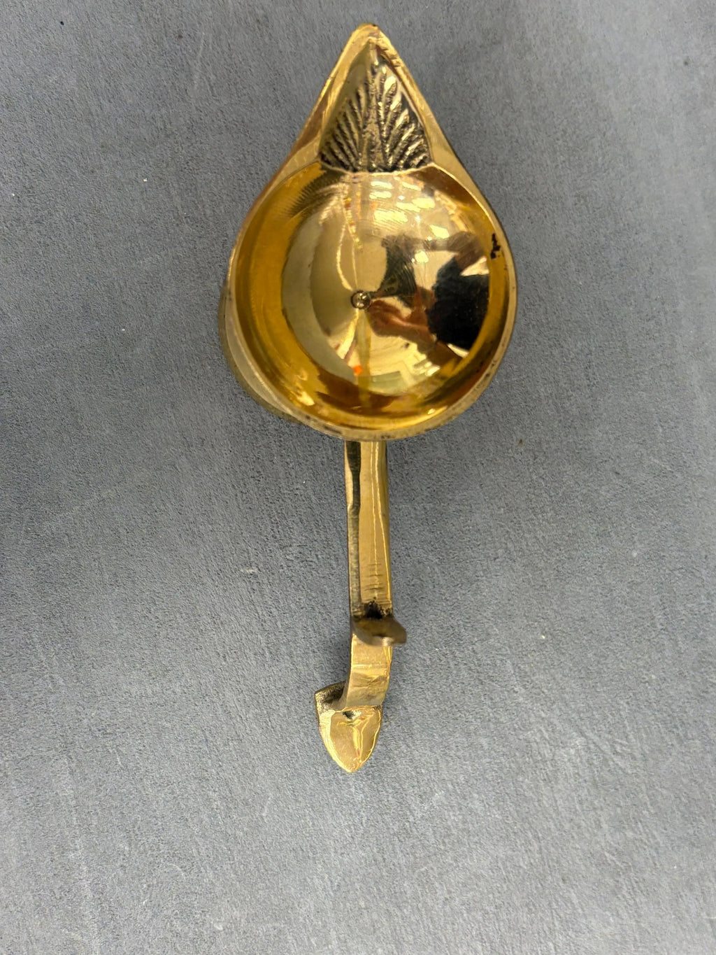 Brass Arti Diya with Handle | Brass Aarti Oil Lamp