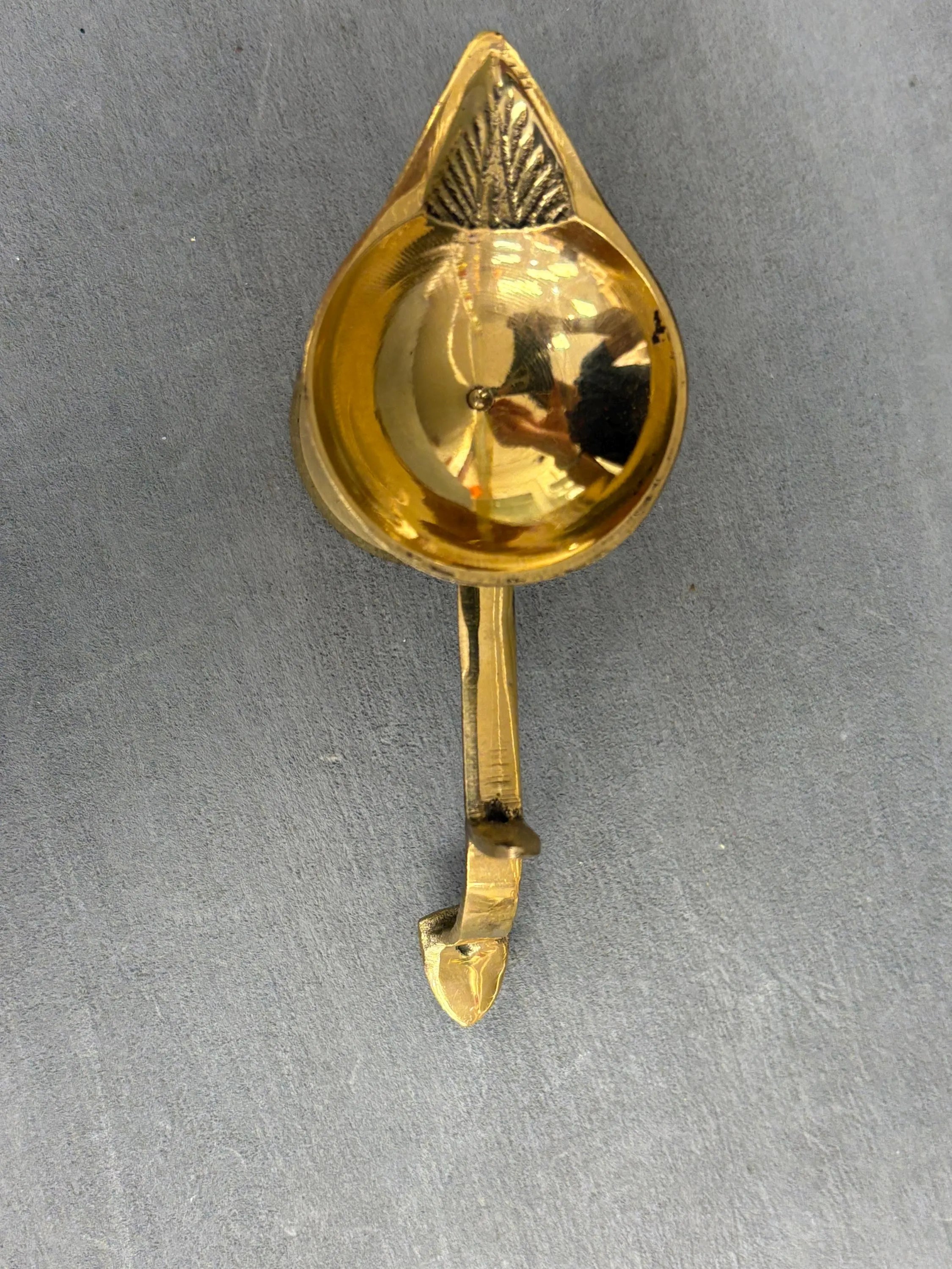 Brass Arti Diya with Handle | Brass Aarti Oil Lamp